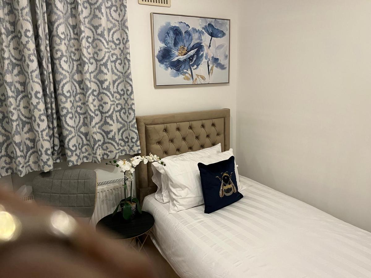 Tj Homes - Double Room With Single Bed - 3 Min To Tube Station - London ライスリップ エクステリア 写真