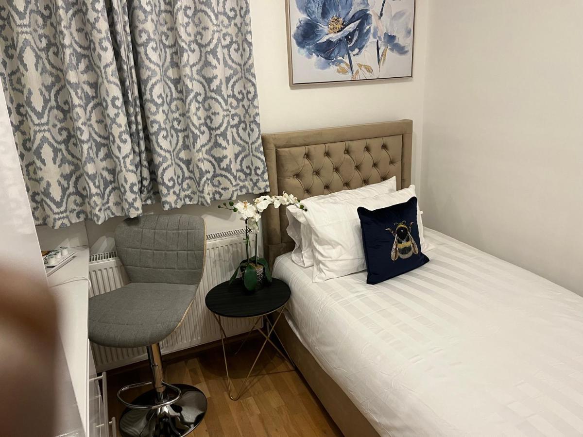 Tj Homes - Double Room With Single Bed - 3 Min To Tube Station - London ライスリップ エクステリア 写真